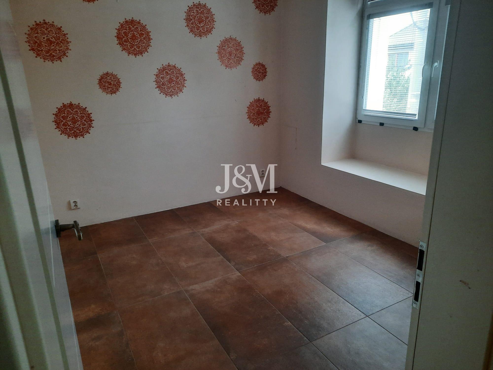 b76306c5-49de-4435-a628-f9e33c4f5dac